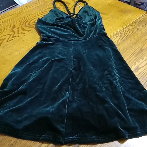 HALARA DRESS Womens EXTRA SMALL XS GREEN VELVET Flare New Party Club - Picture 5 of 7